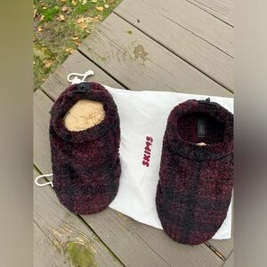 🖤SKIMS FLEECE SLEEP UNISEX SLIPPERS WINE PLAID 41 10.5